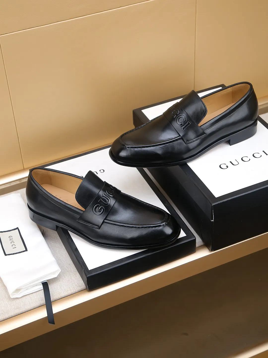 Men's men's shoes 💰460 🆘【GUCCI】Gucci ·🐂里· Hot-selling beanie shoes, top brand luxury, top quality, latest fashion beanie shoes.. The upper is made of original high mercerized smooth cow suede. (Full top layer water-dyed 🐂 leather and lining). The original stylish and stylish soft rubber wear-resistant and non-slip outsole is light and comfortable on the foot, available in 2 colors! Matching code: 39-44 (customized at 38.45.46.47)